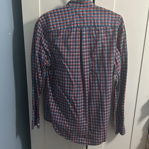 Checkered pattern Tommy Hilfiger casual button down dress shirt - Picture 2 of 3